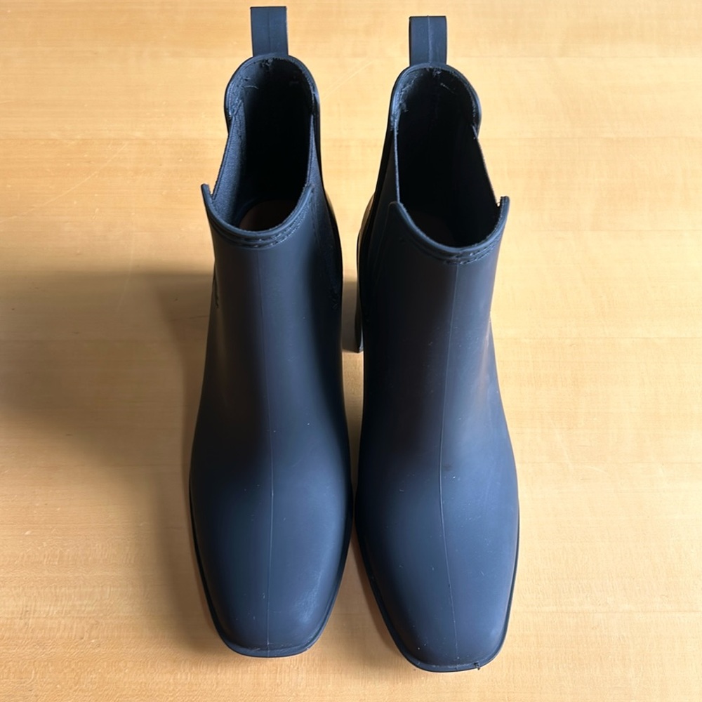 Rain boots US8